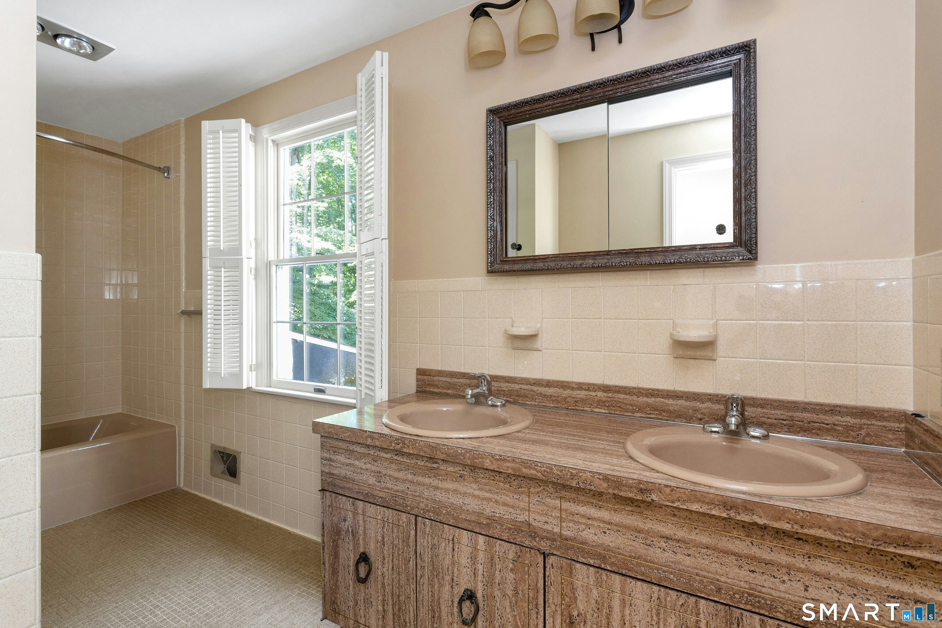 45 East Common Road photo 24