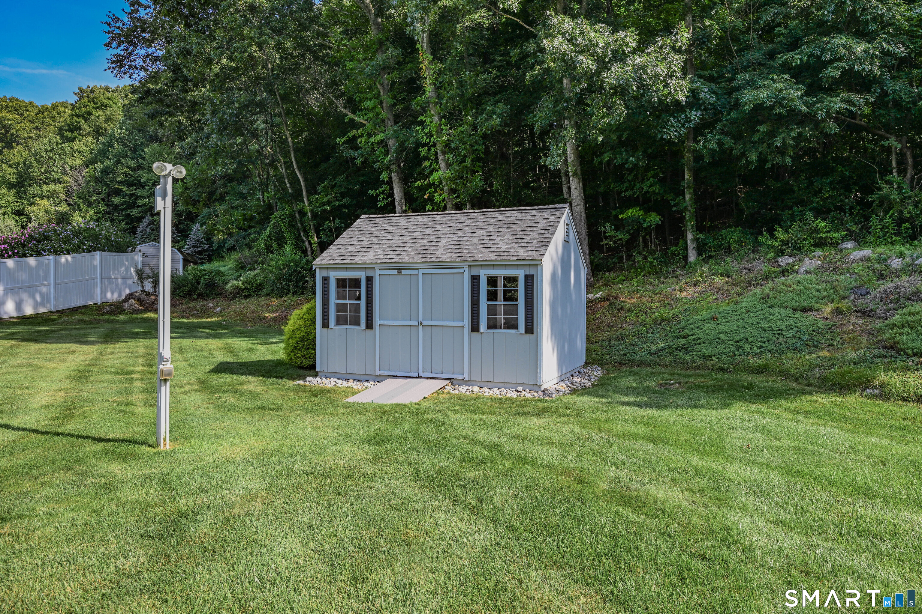 463 Burton Road photo 31