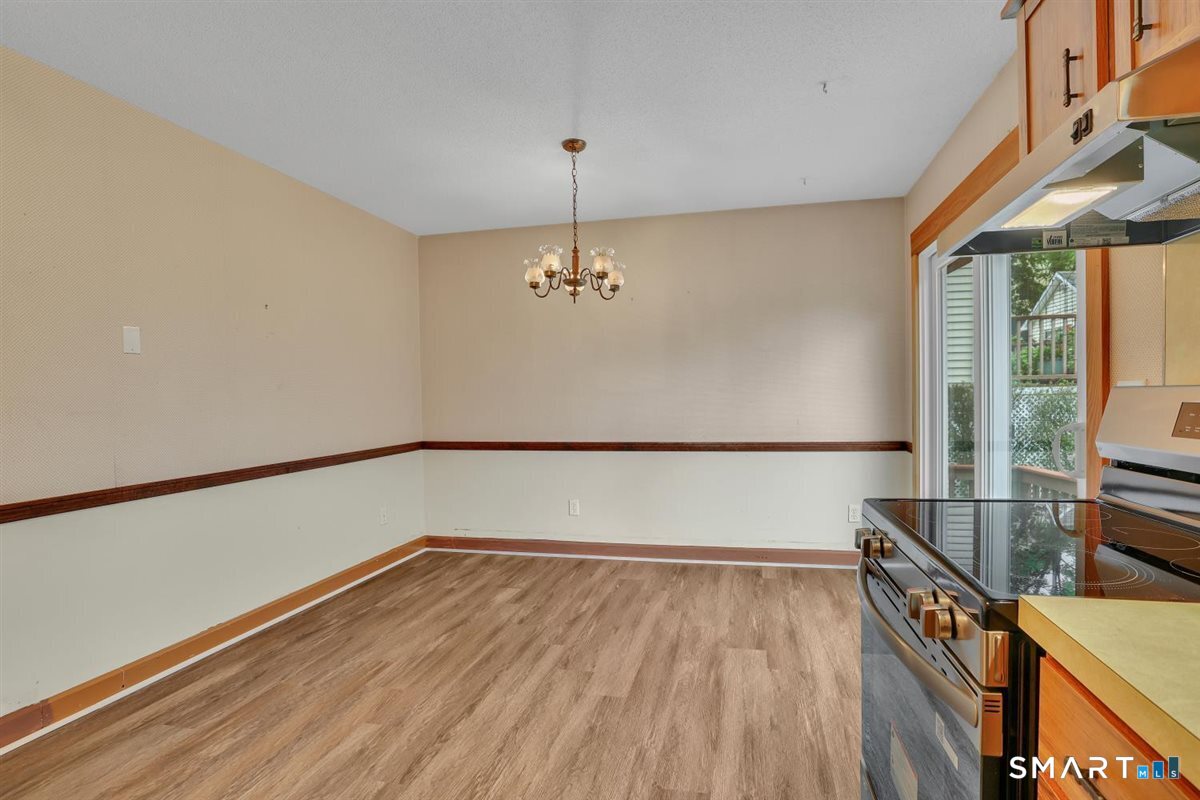 84 Fairlawn Avenue photo 10