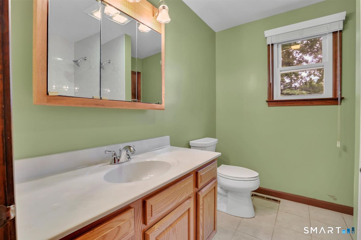 84 Fairlawn Avenue photo 11