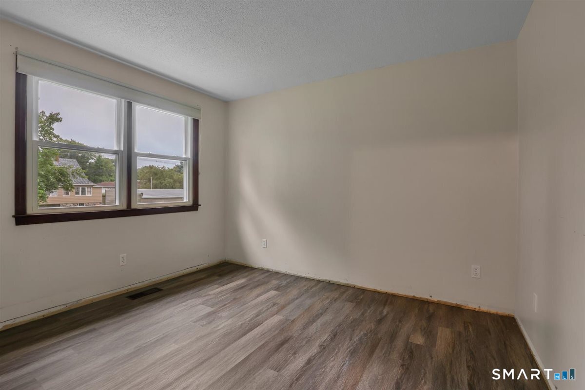 84 Fairlawn Avenue photo 14