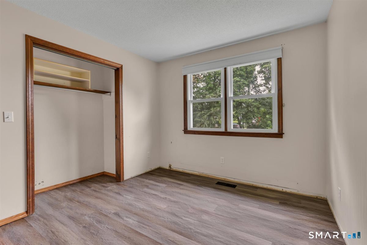 84 Fairlawn Avenue photo 15
