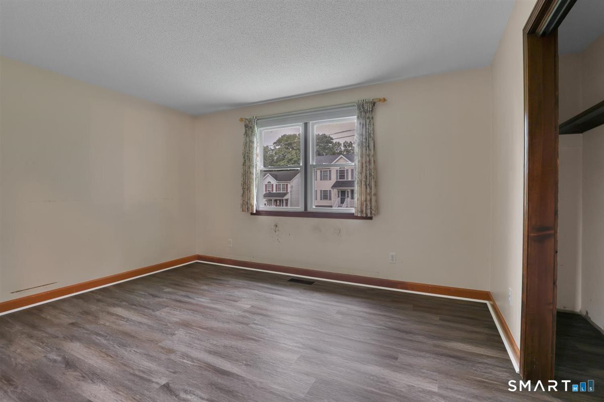 84 Fairlawn Avenue photo 16