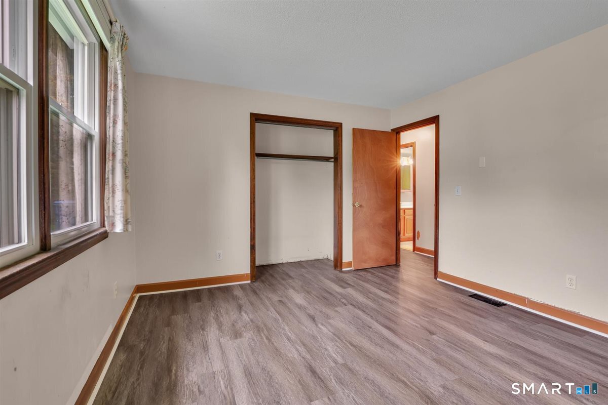 84 Fairlawn Avenue photo 18