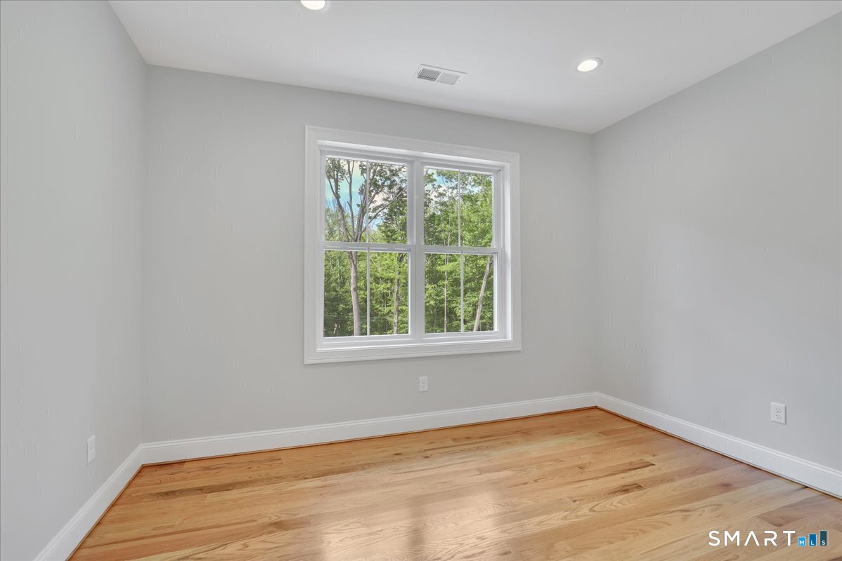 147 Hackmatack Street photo 10