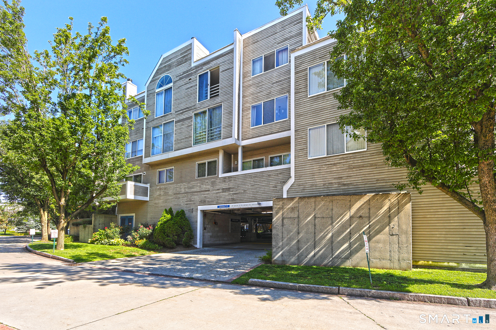 127 Harbour Close 127