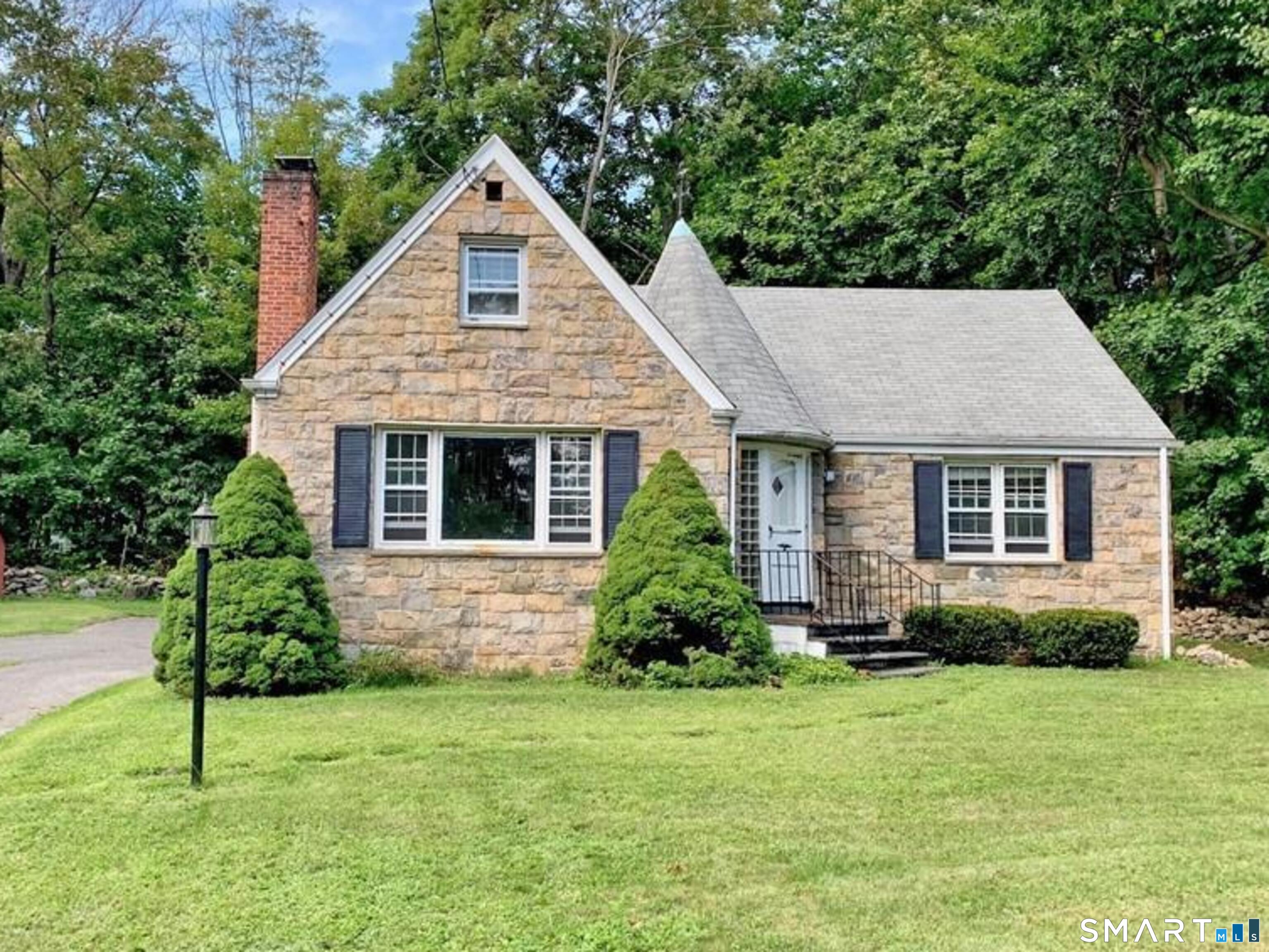 2727 Boston Post Road, Darien, Connecticut photo 1