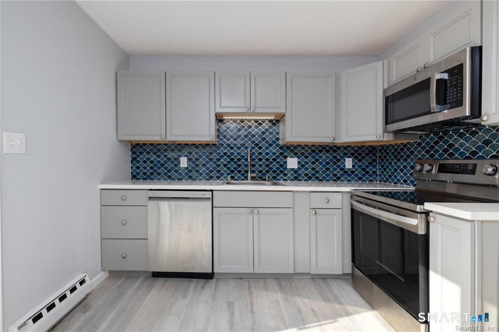565 Clark Avenue Unit #6 photo 6