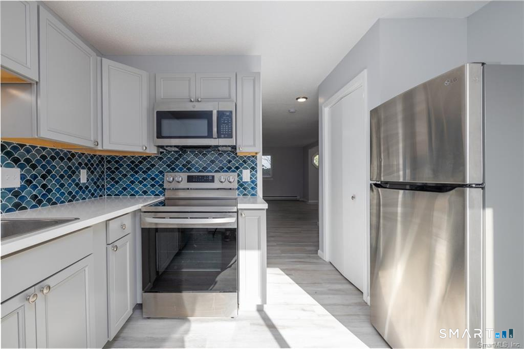 565 Clark Avenue Unit #6 photo 7
