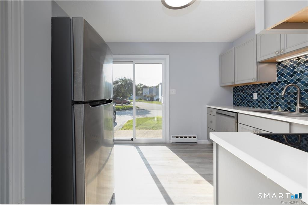 565 Clark Avenue Unit #6 photo 8