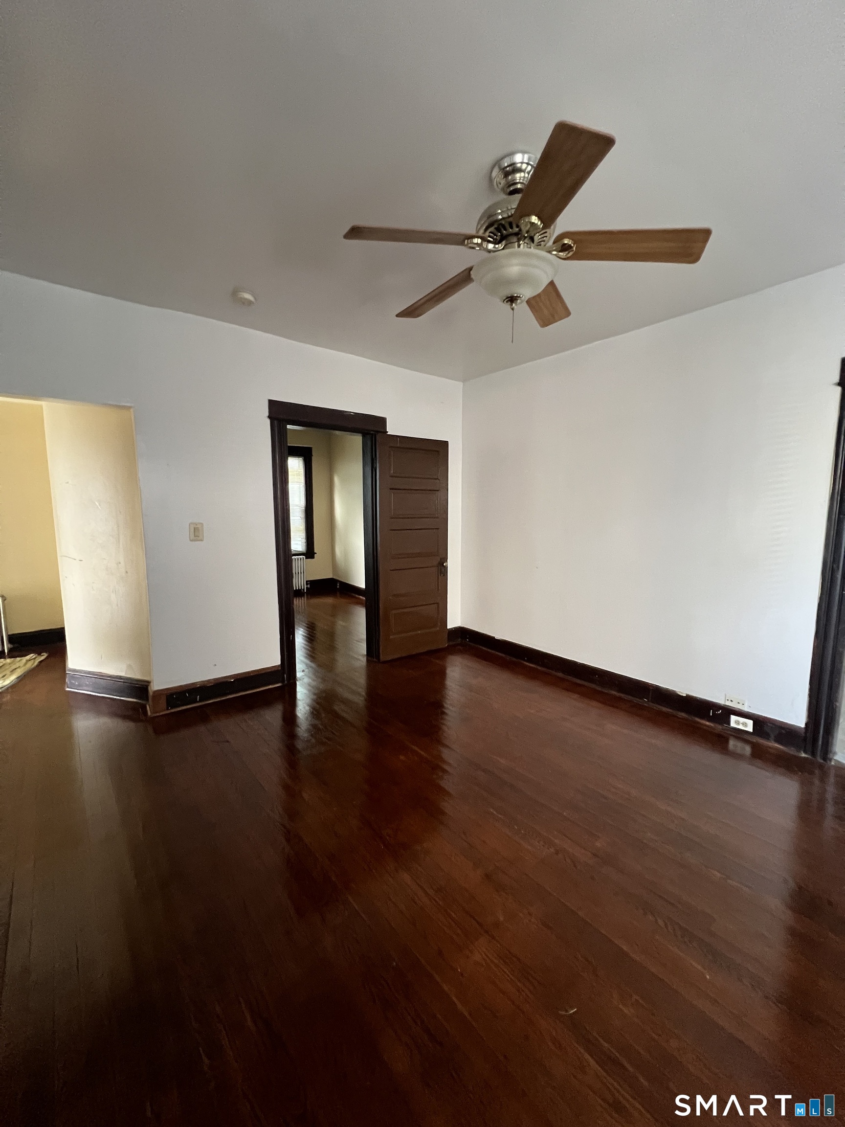 980 Howard Avenue photo 2