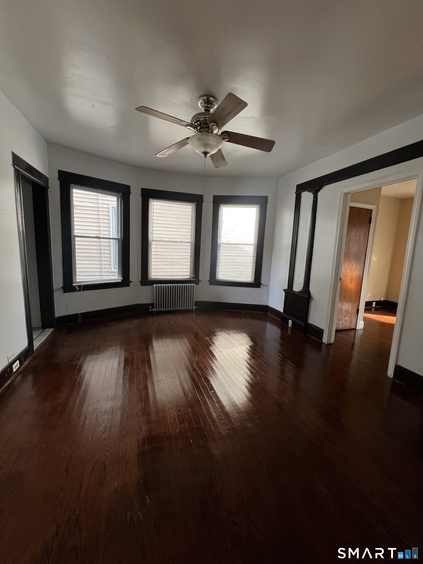 980 Howard Avenue photo 3