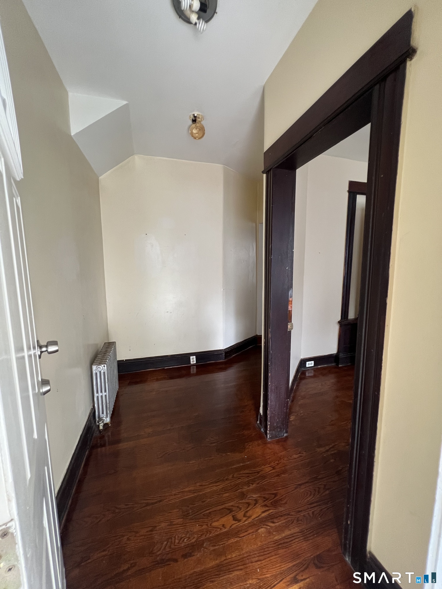 980 Howard Avenue photo 5