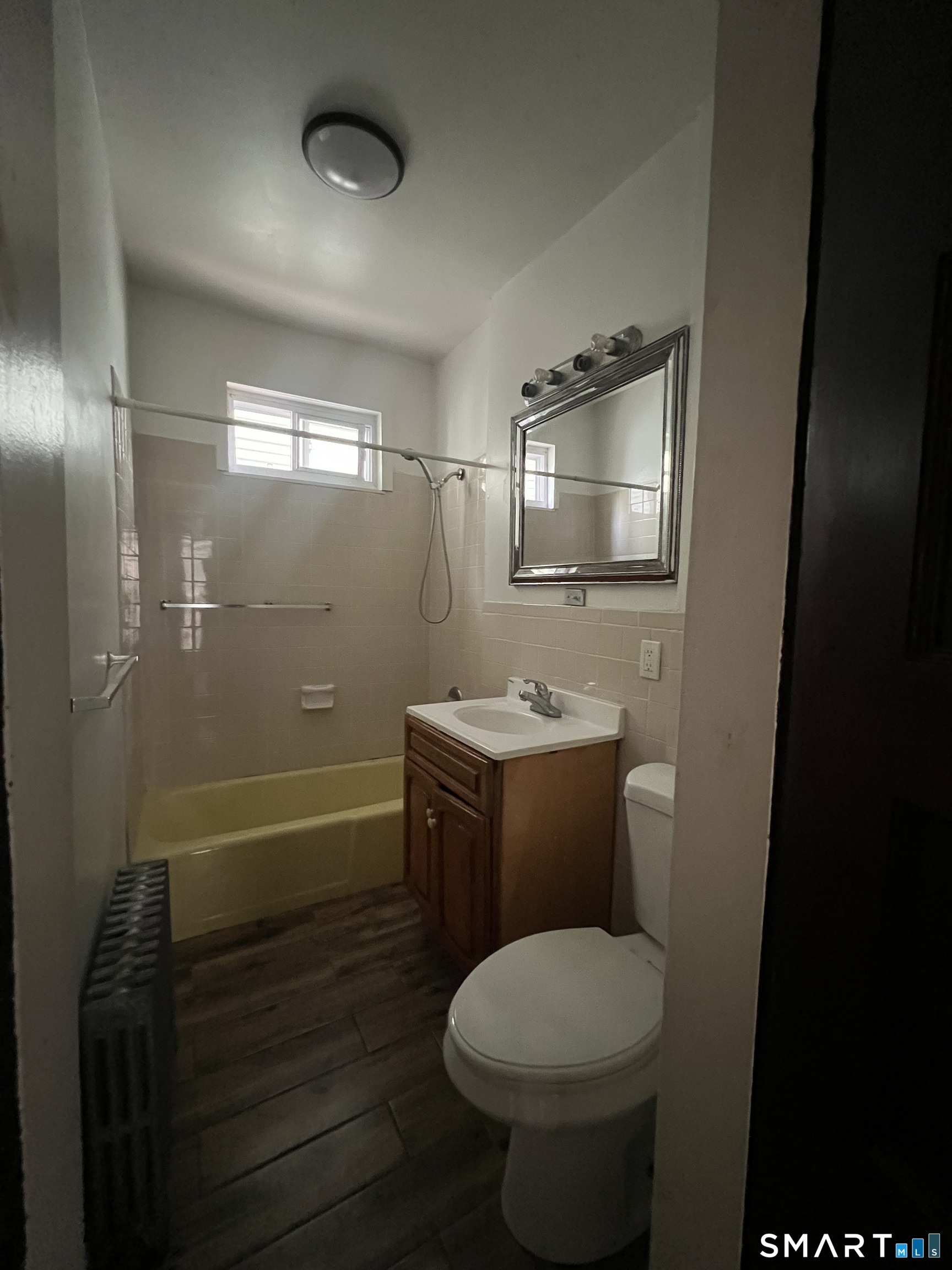 980 Howard Avenue photo 6