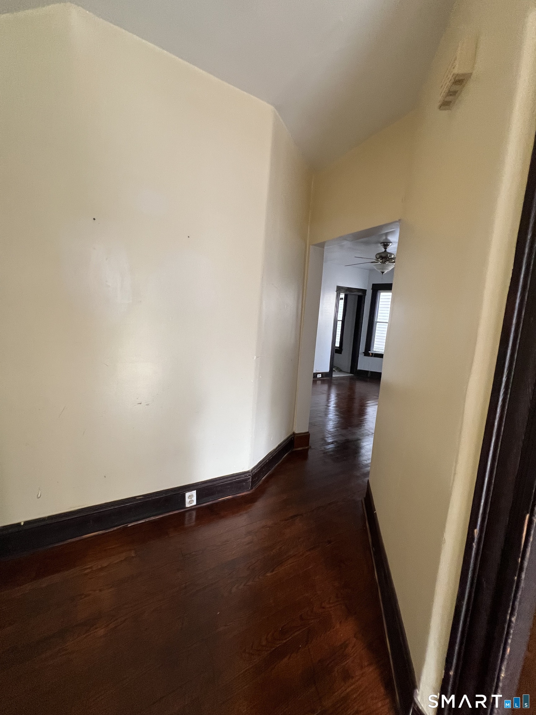 980 Howard Avenue photo 9