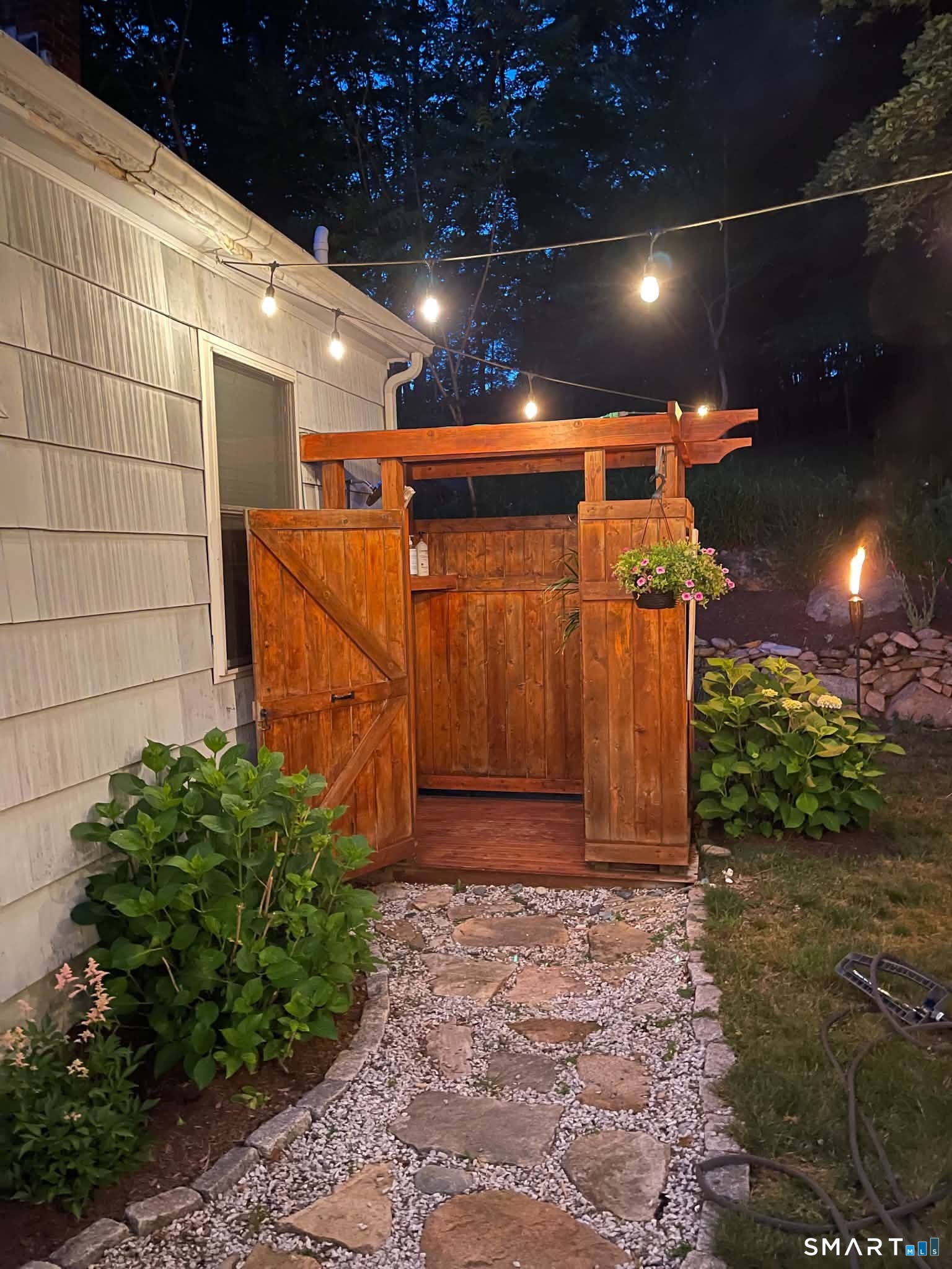 158 Whitehall Avenue photo 3