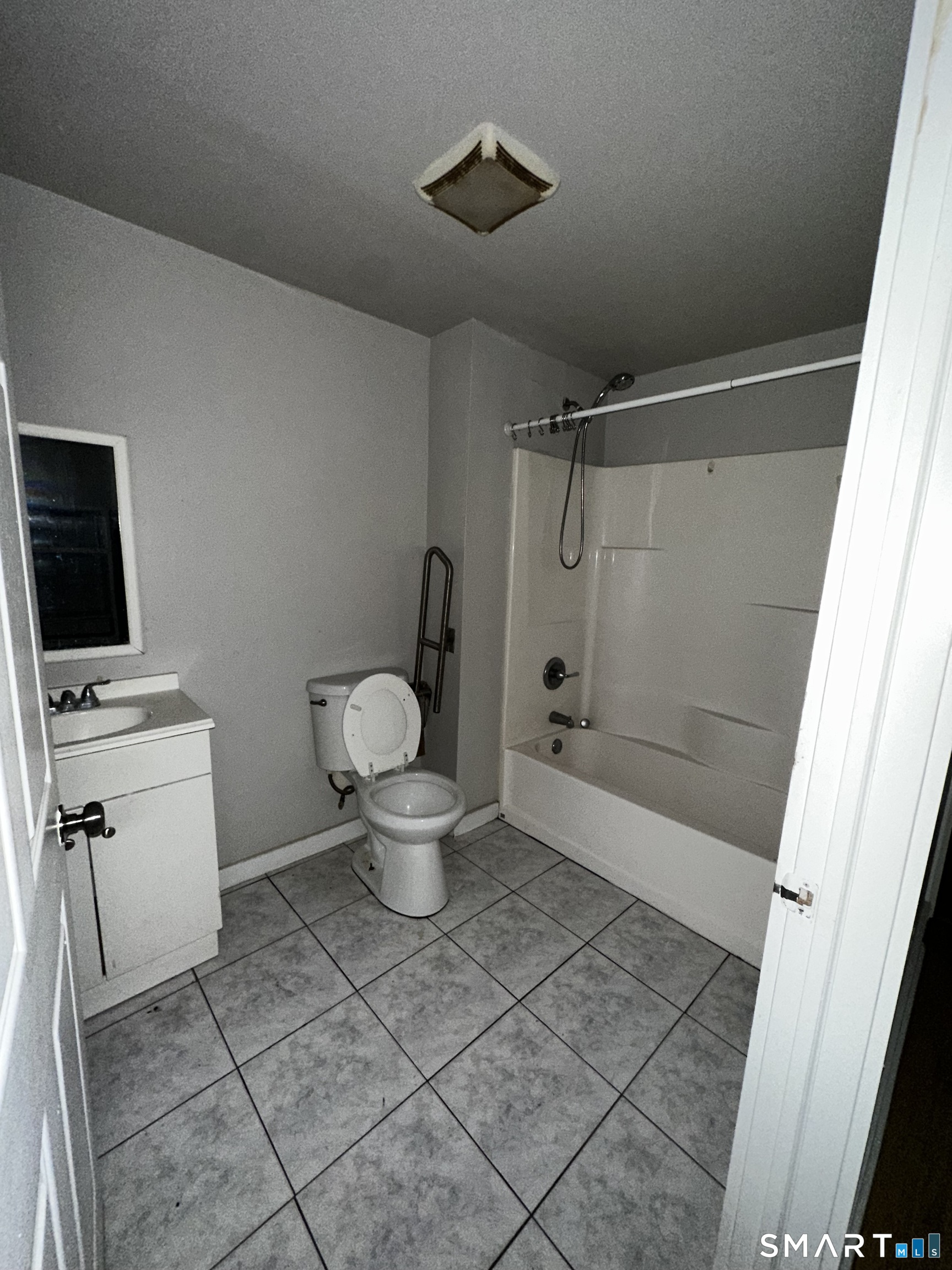 385 Putnam Avenue Unit #3 photo 4