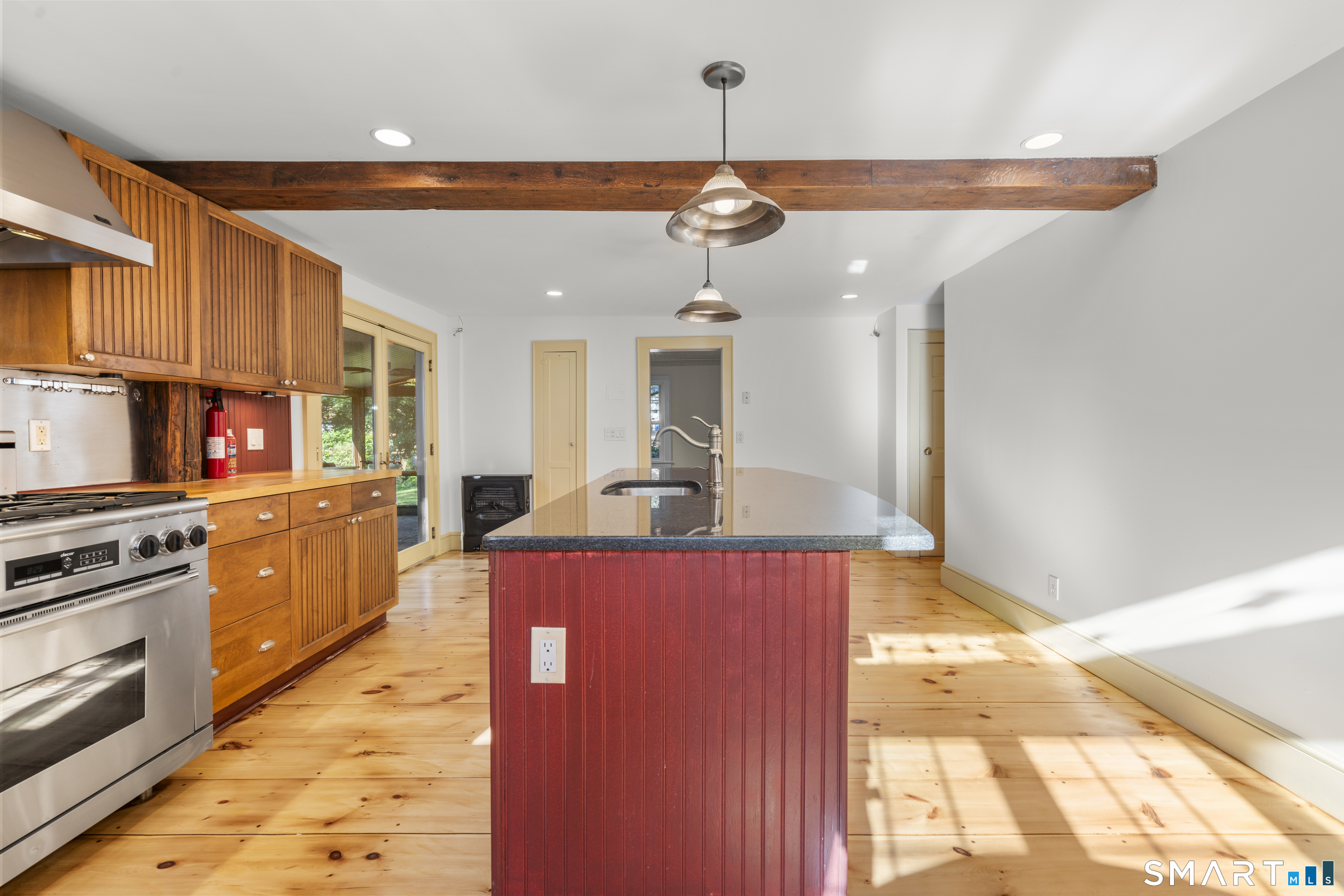 218 Grumman Avenue photo 15