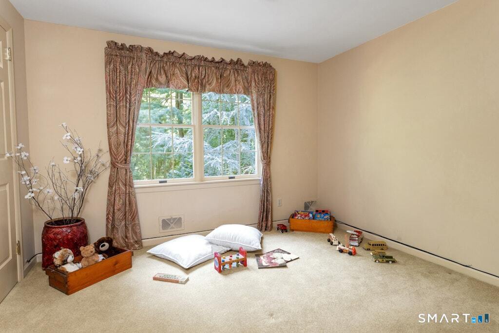 45 East Common Road photo 25