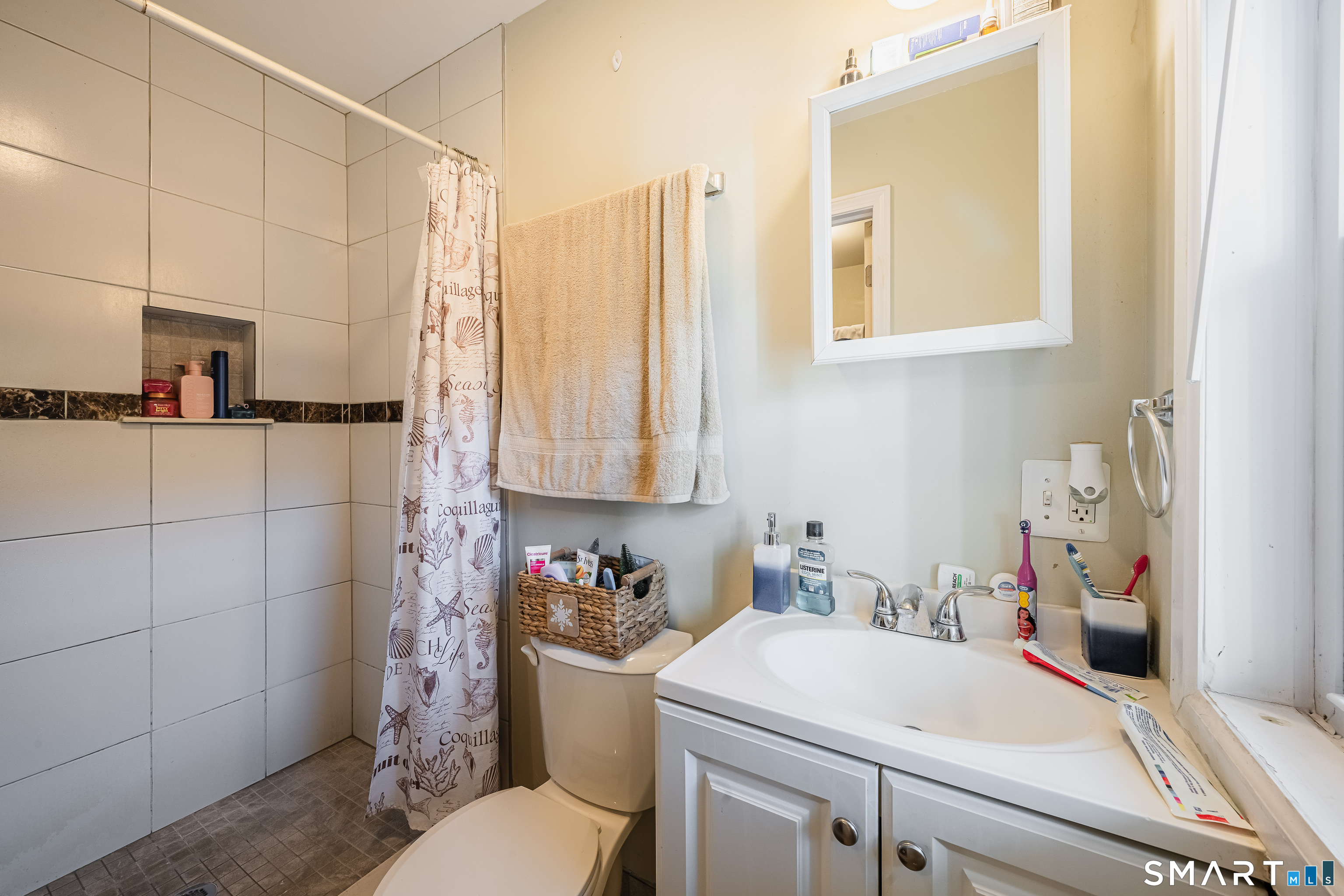 26th image of 4 Armstrong Pl, Bridgeport, CT 06608 | MLS# 24199964