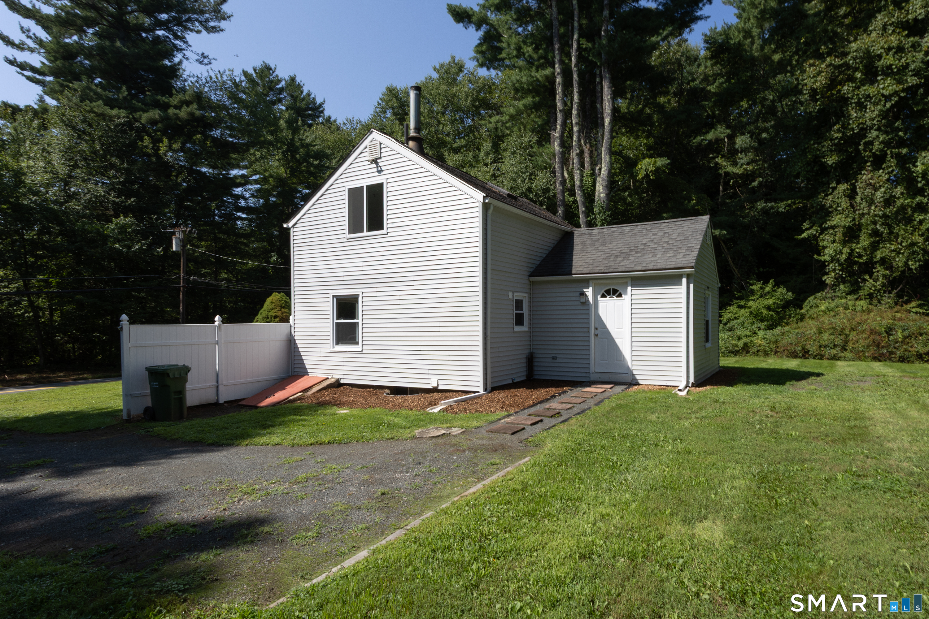 Photo 4 of Single family home for sale at 89 Brook St, Glastonbury, CT 06033 | MLS# 24200830 | Listing updated on 2026-09-18