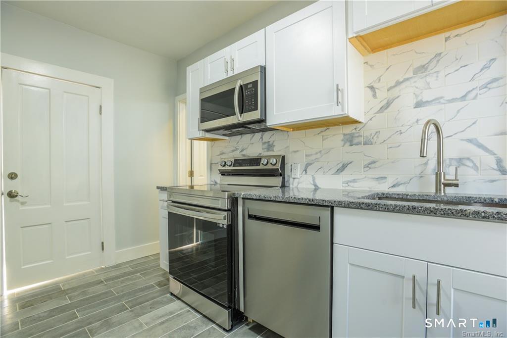 21 Bayview Avenue photo 4