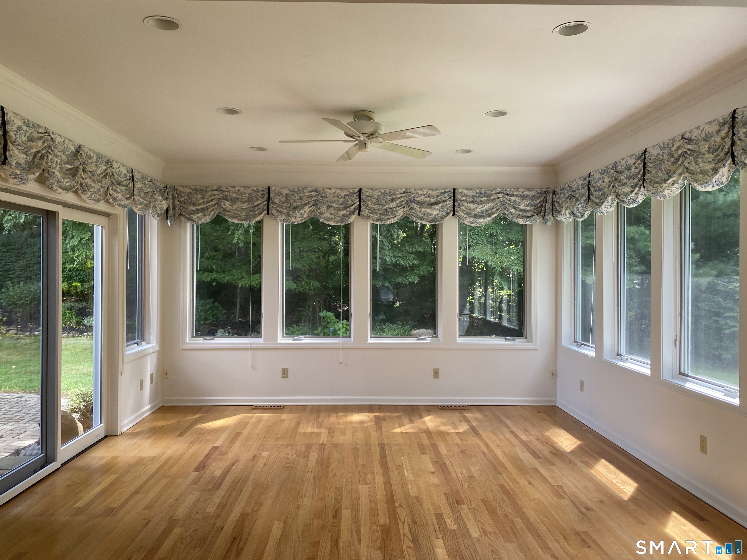 54 Winchester Drive photo 9