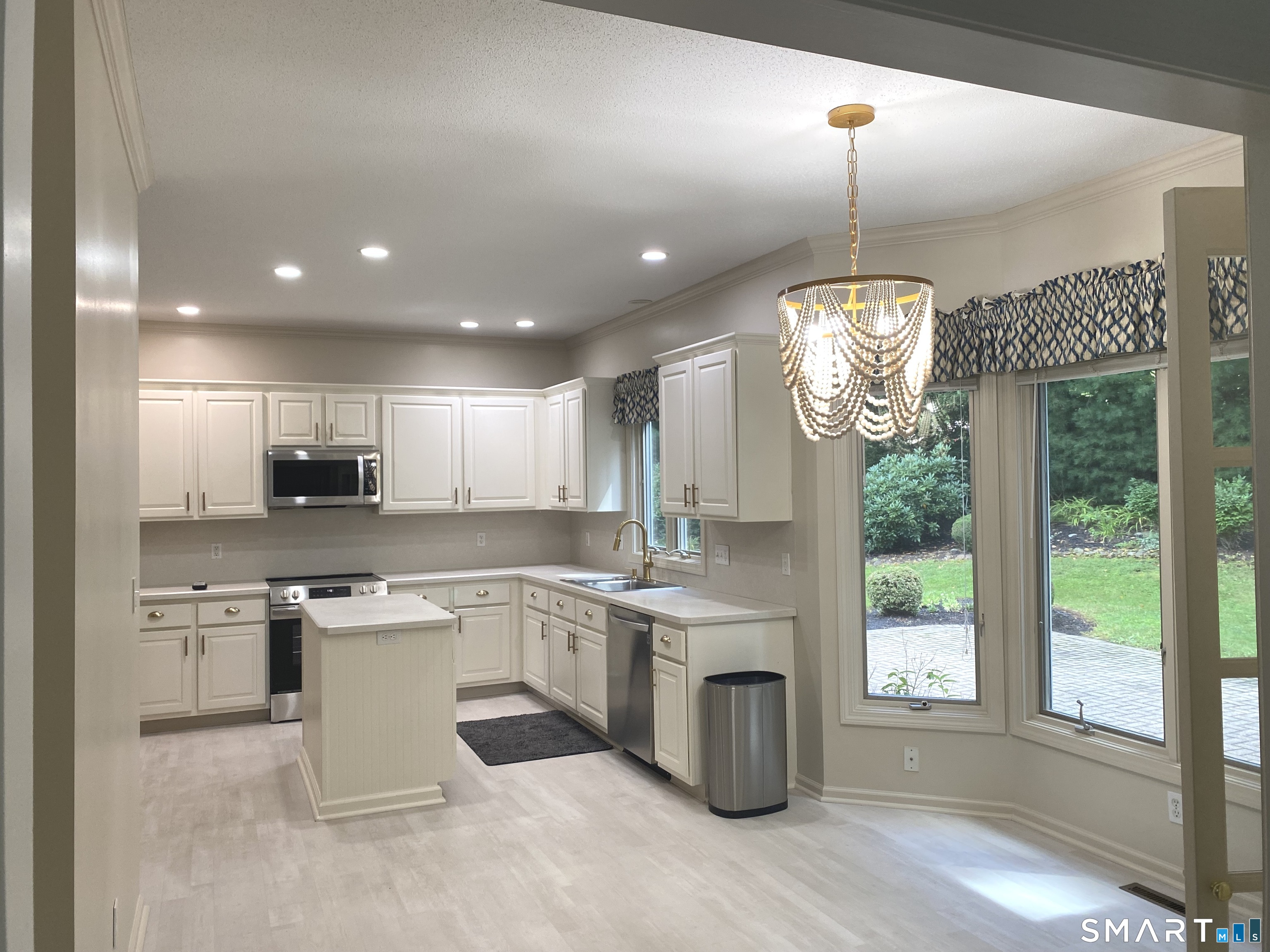 54 Winchester Drive photo 11