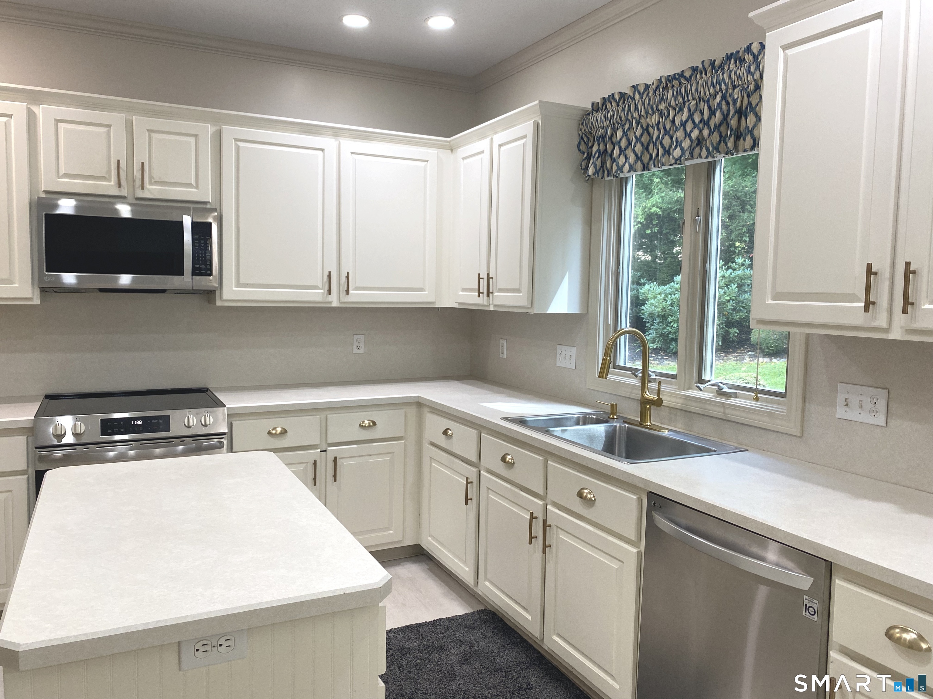 54 Winchester Drive photo 12