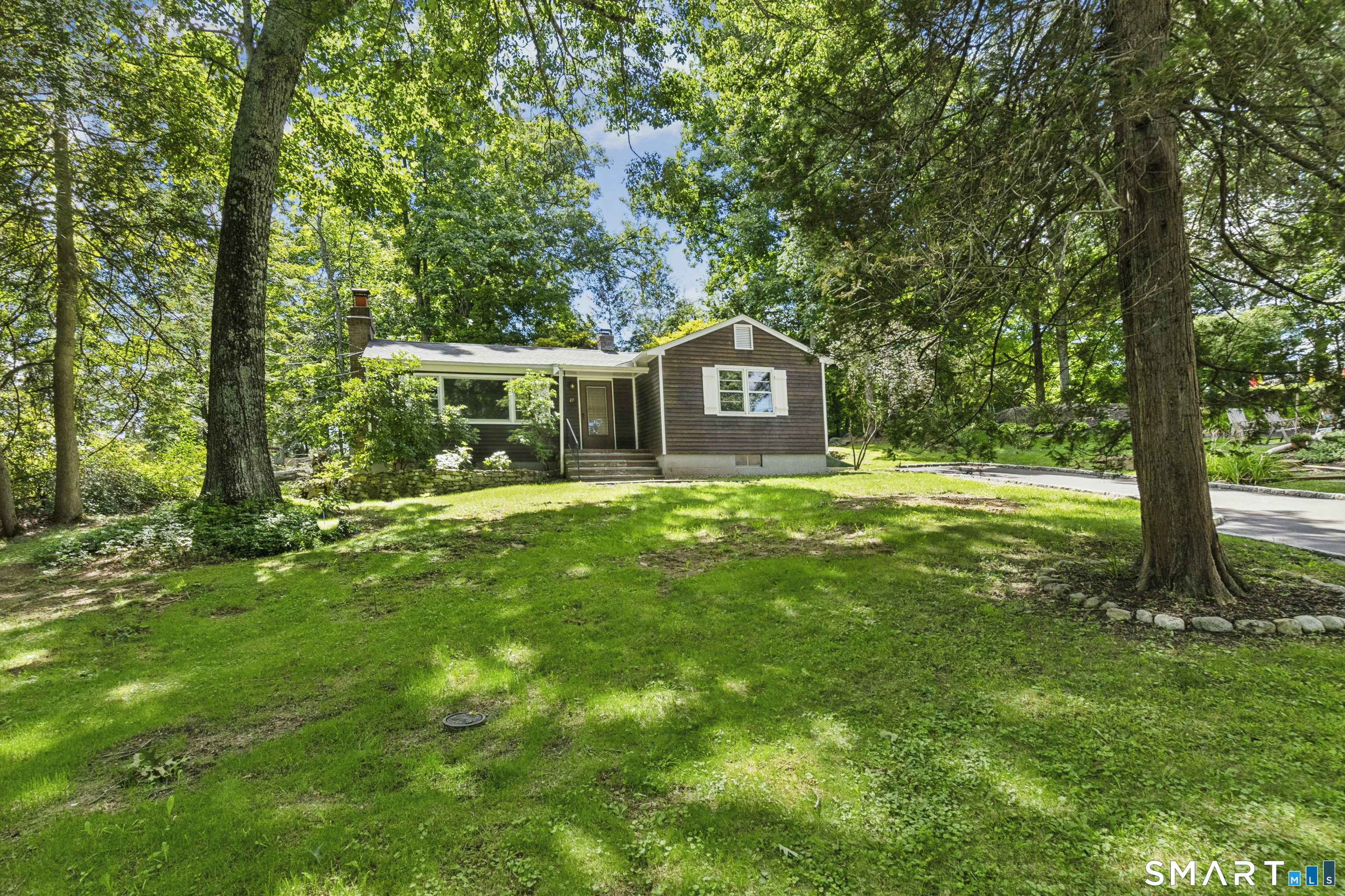 27 Woodland Way