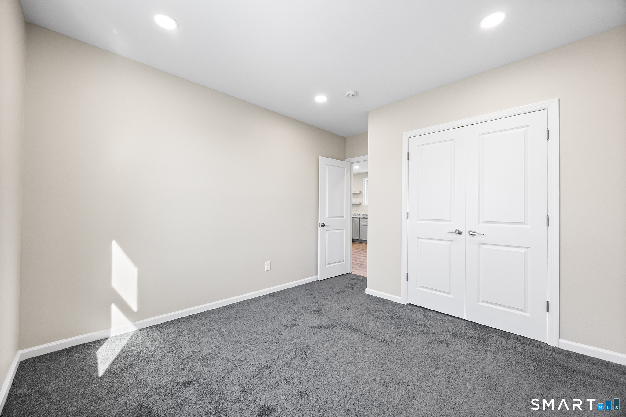 36 Hubbell Avenue photo 13