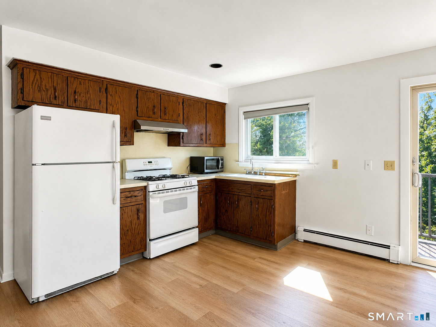 124 Lawn Avenue, Stamford, Connecticut photo 2