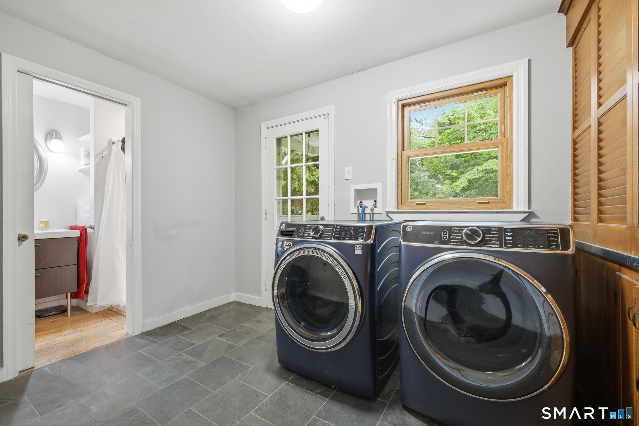 Photo 39 of Single family home for sale at 8 Fairwood Farms Dr, West Hartford, CT 06107 | MLS# 24202405 | Listing updated on 2026-09-16