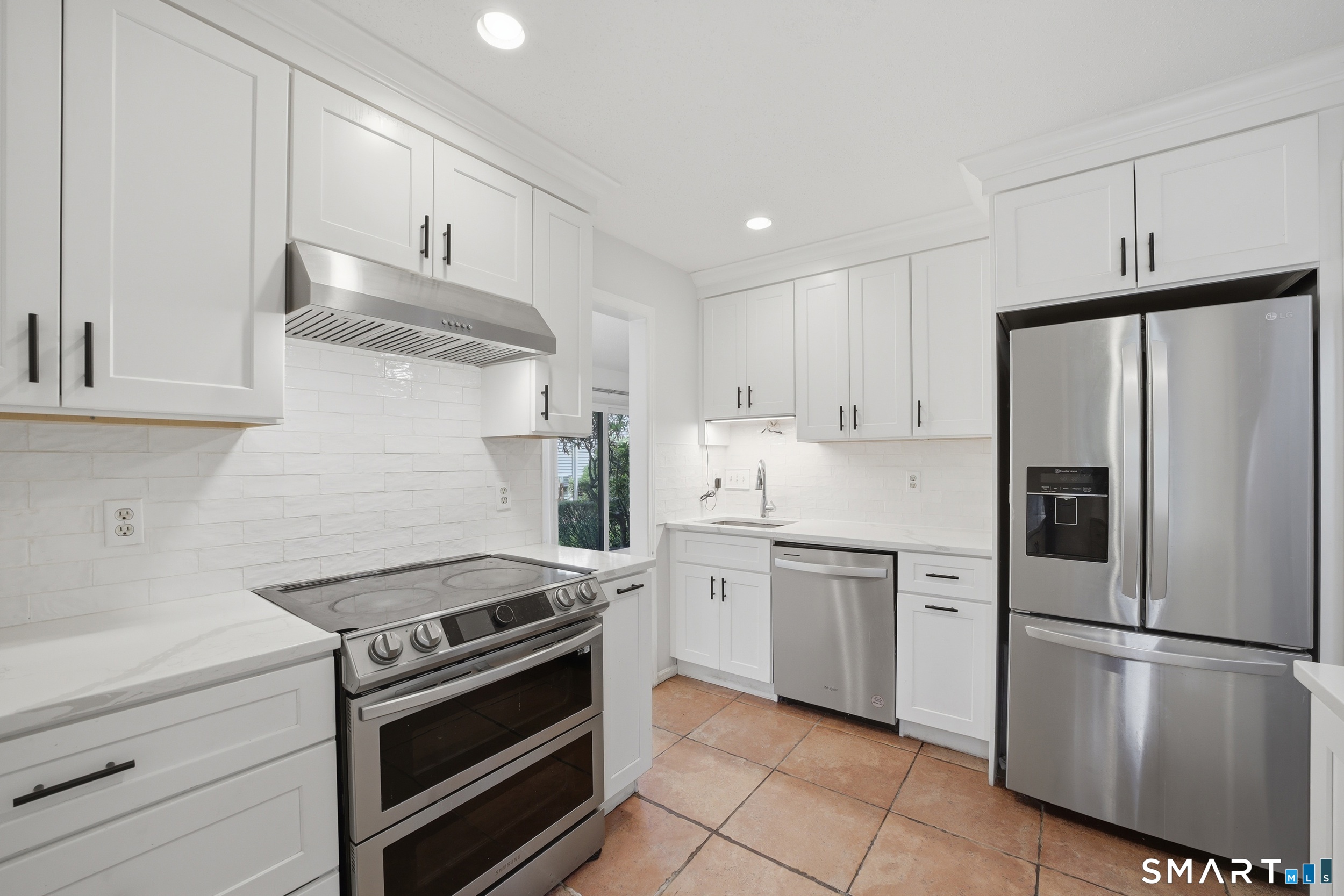 377 Glenbrook Road, Stamford, Connecticut photo 2