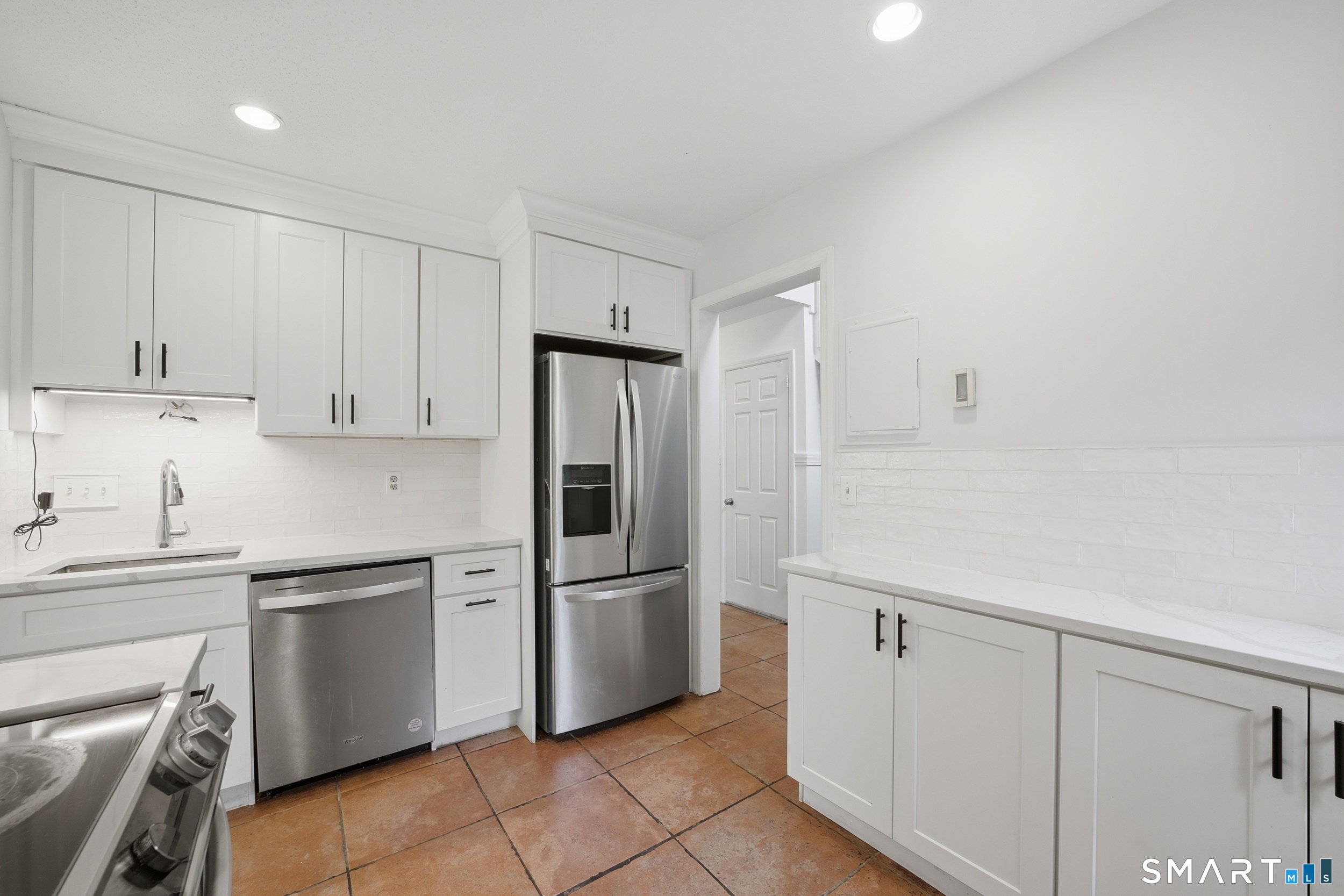 377 Glenbrook Road, Stamford, Connecticut photo 3