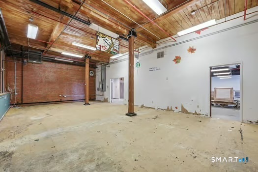650 Franklin Avenue photo 11