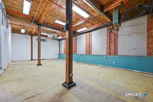 650 Franklin Avenue photo 12