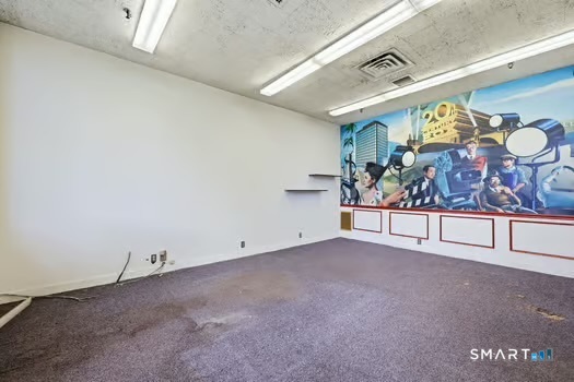 650 Franklin Avenue photo 24
