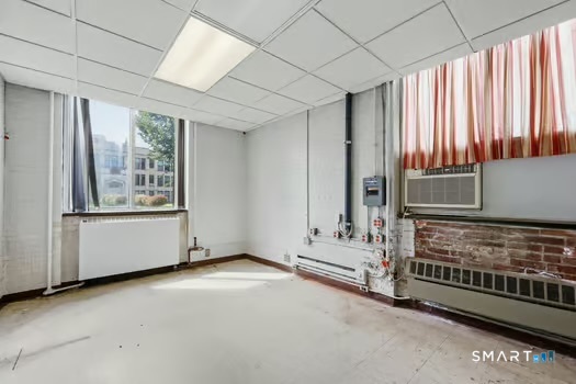 650 Franklin Avenue photo 25