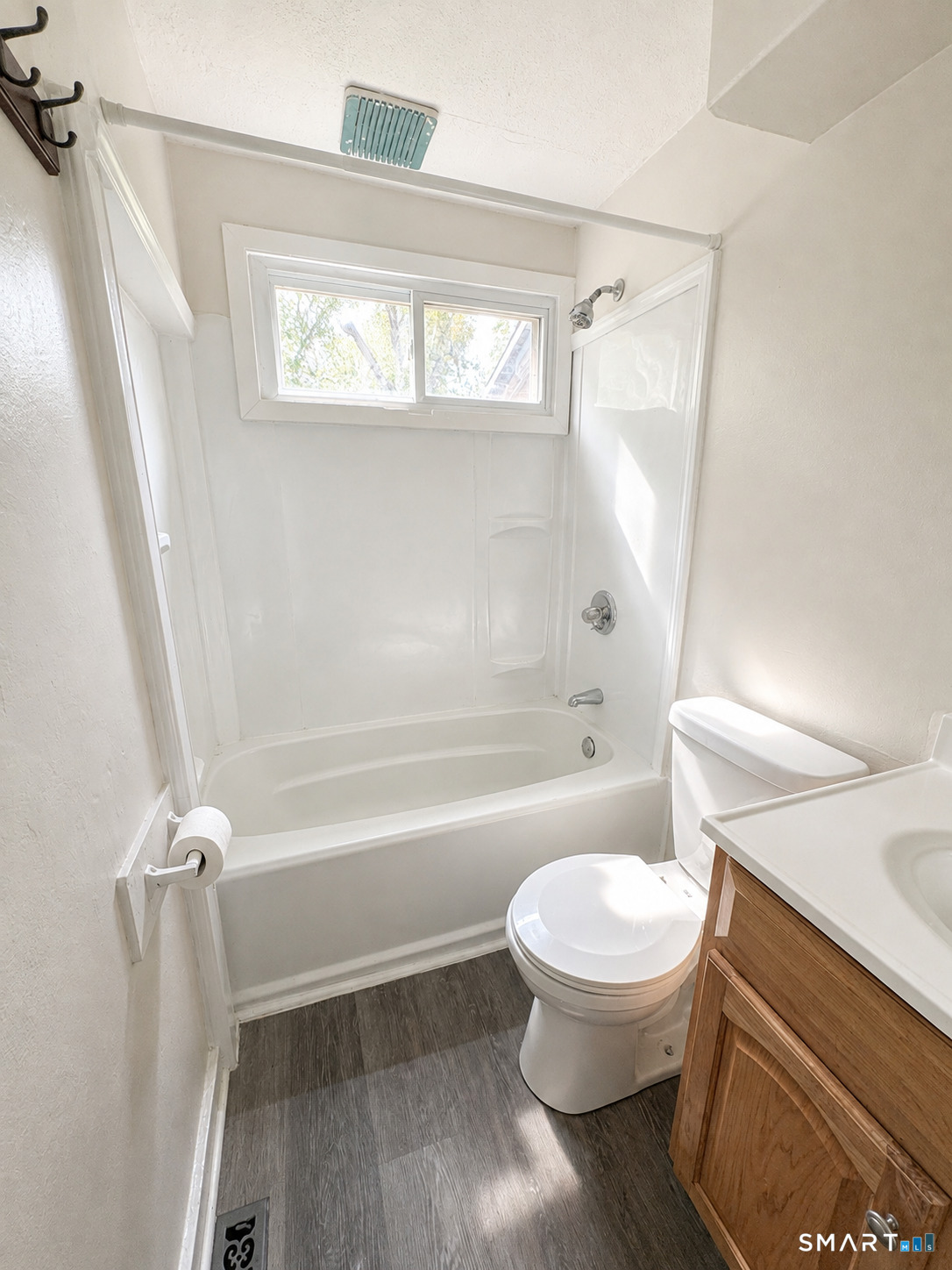 71 Freestone Avenue photo 5