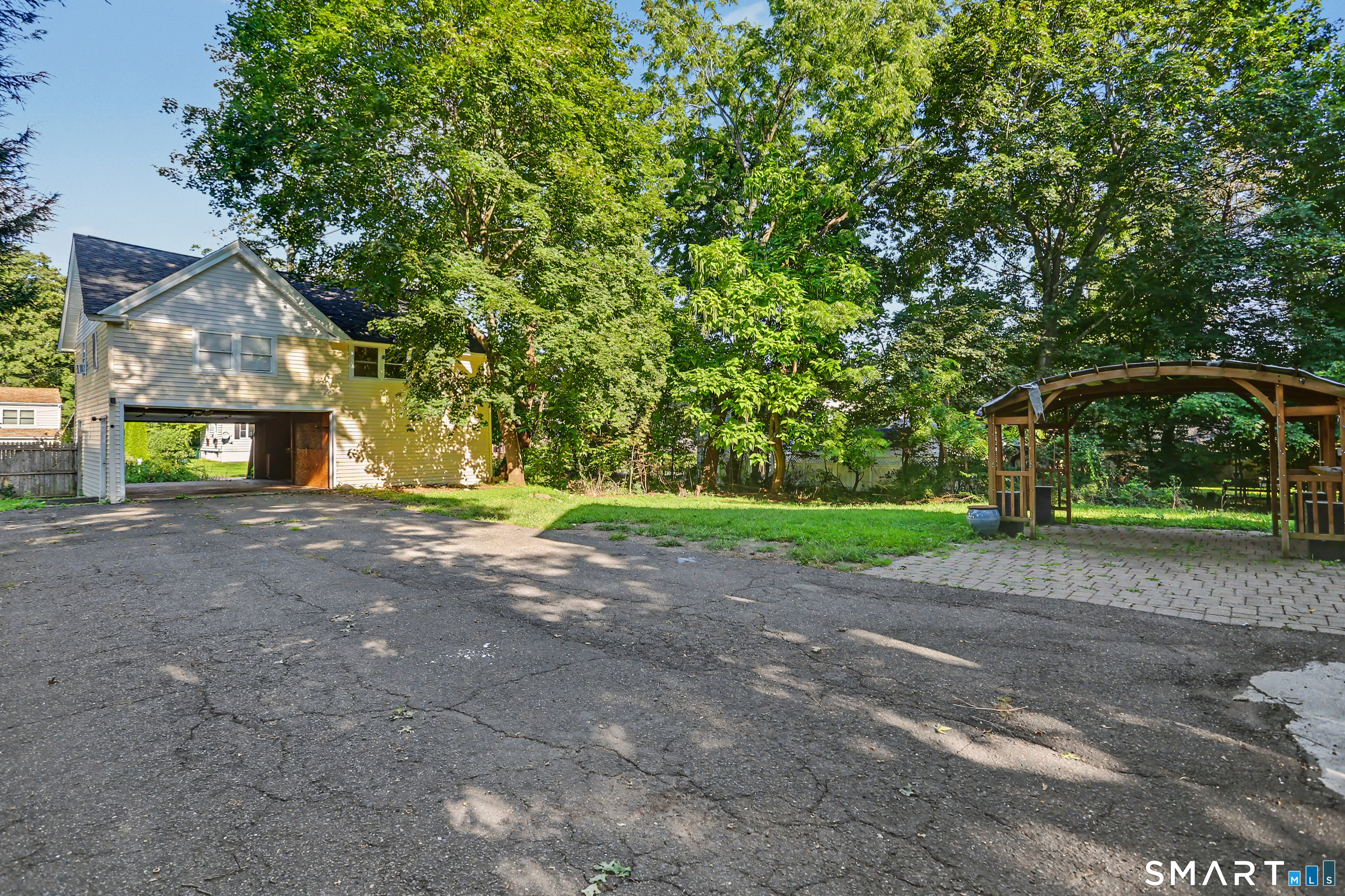 Photo 40 of Single family home for sale at 1908 Stratfield Rd, Fairfield, CT 06825 | MLS# 24200064 | Listing updated on 2026-08-31