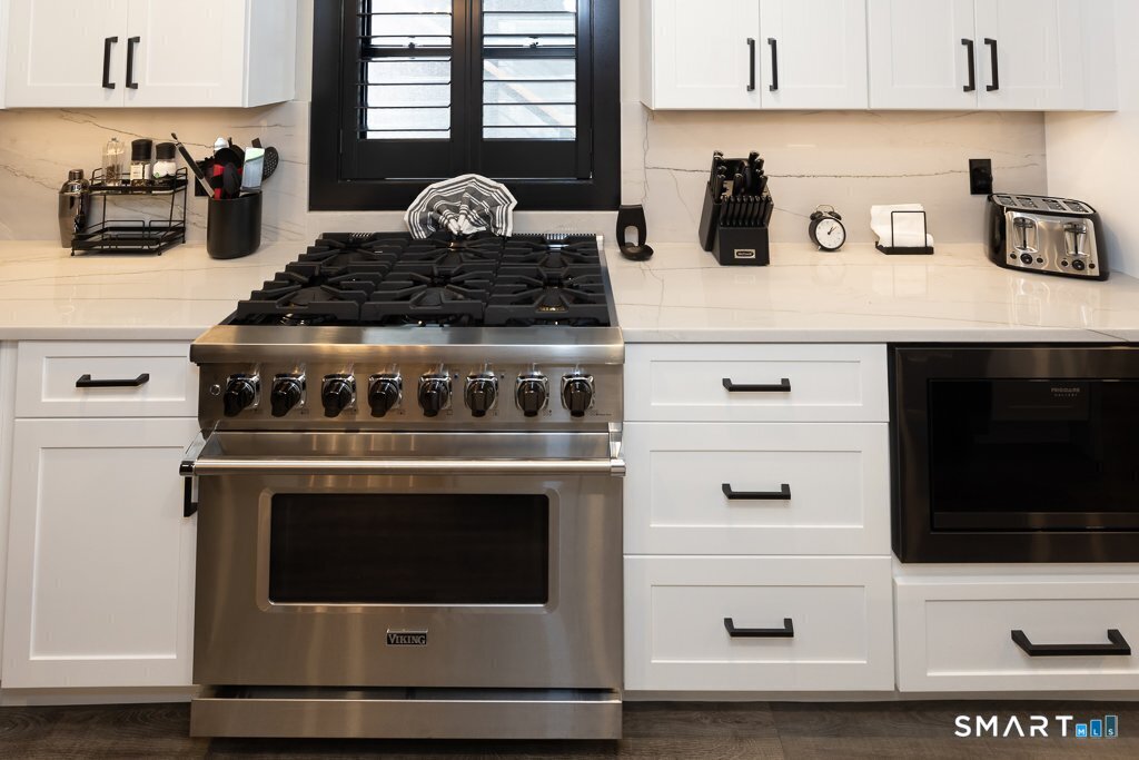 48 Swan Avenue photo 22
