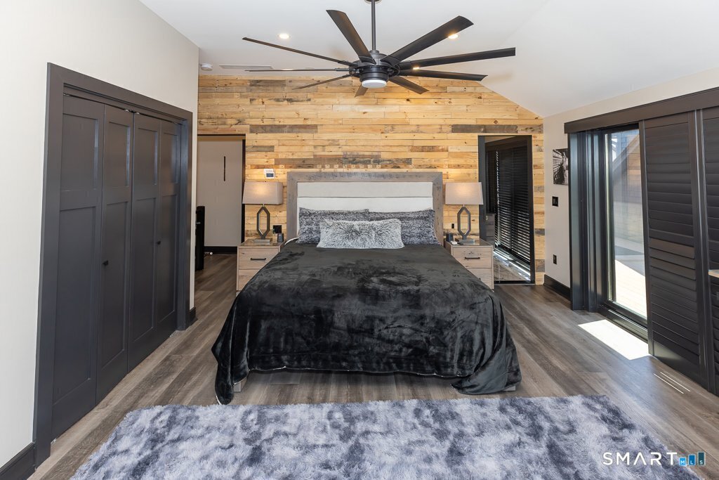 48 Swan Avenue photo 29