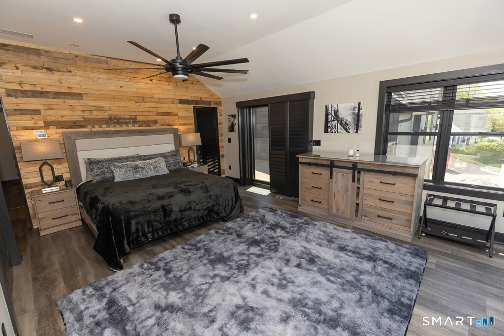 48 Swan Avenue photo 30