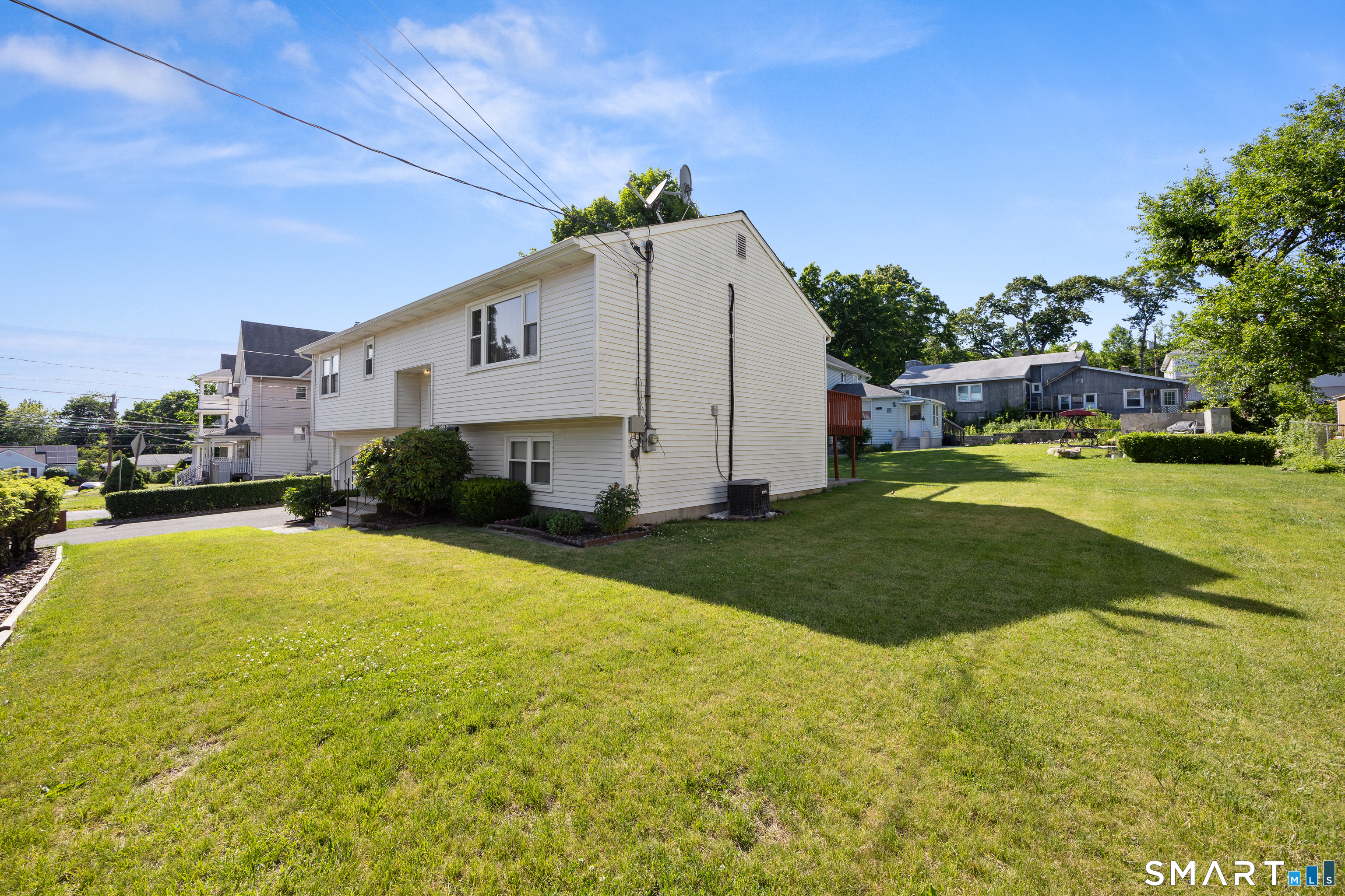 39 Munson Avenue photo 23