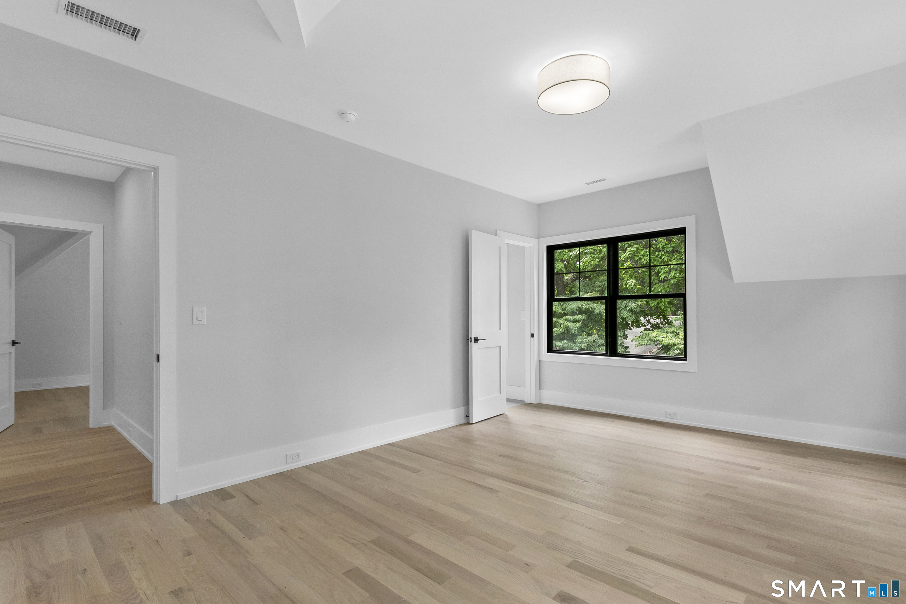 Photo 33 of 110 porters hill Road, Trumbull, CT