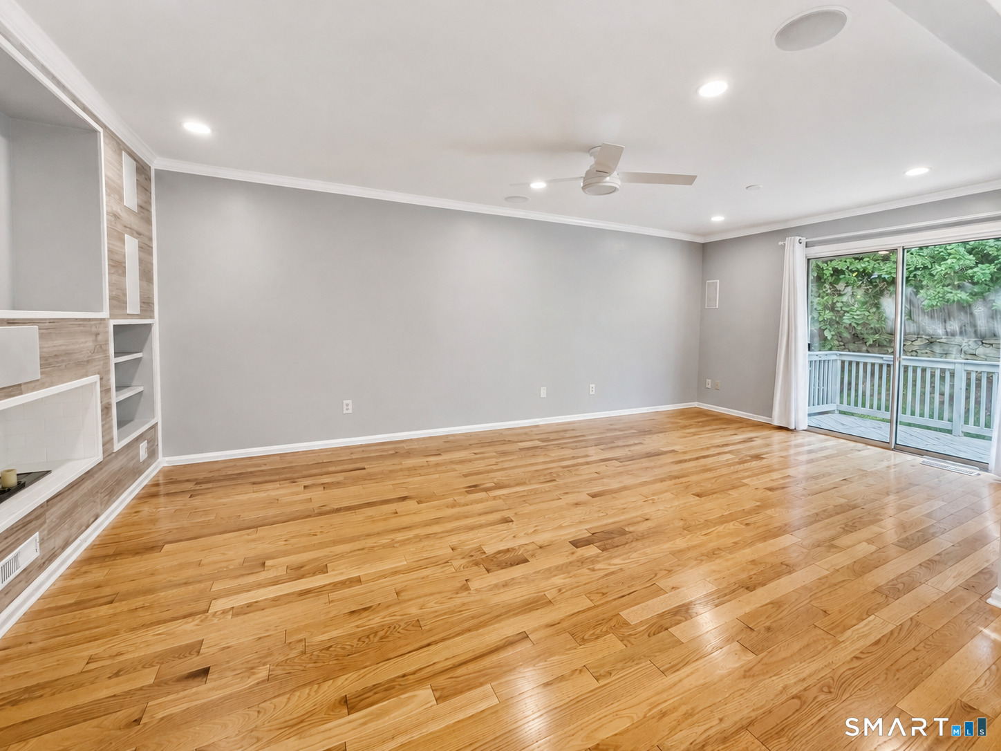Photo 2 of Townhouse for sale at 385 Unquowa Rd #385, Fairfield, CT 06824 | MLS# 24182254 | Listing updated on 2026-09-07