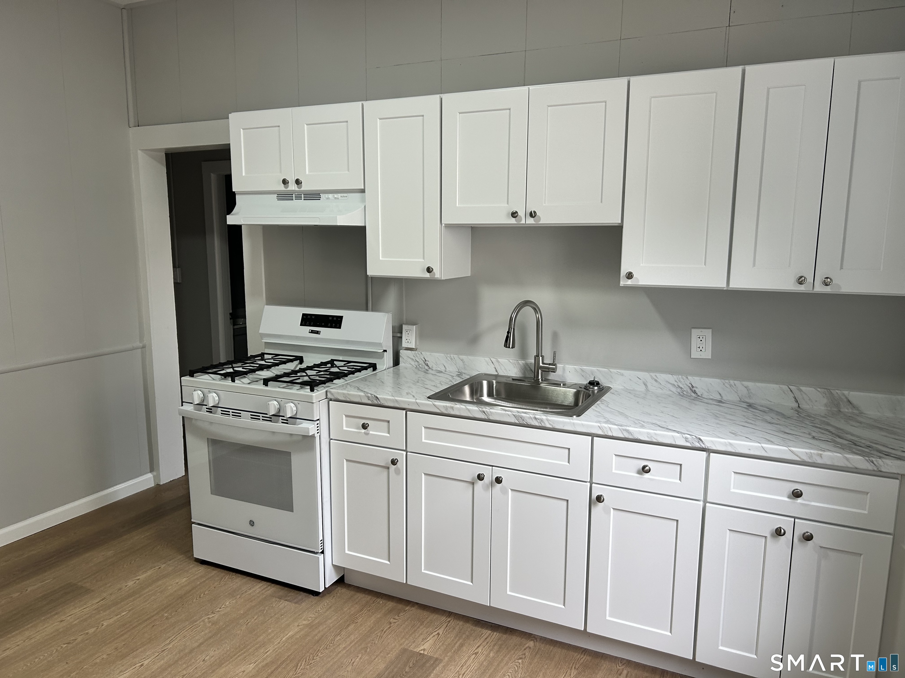 83 Pleasant Street photo 3