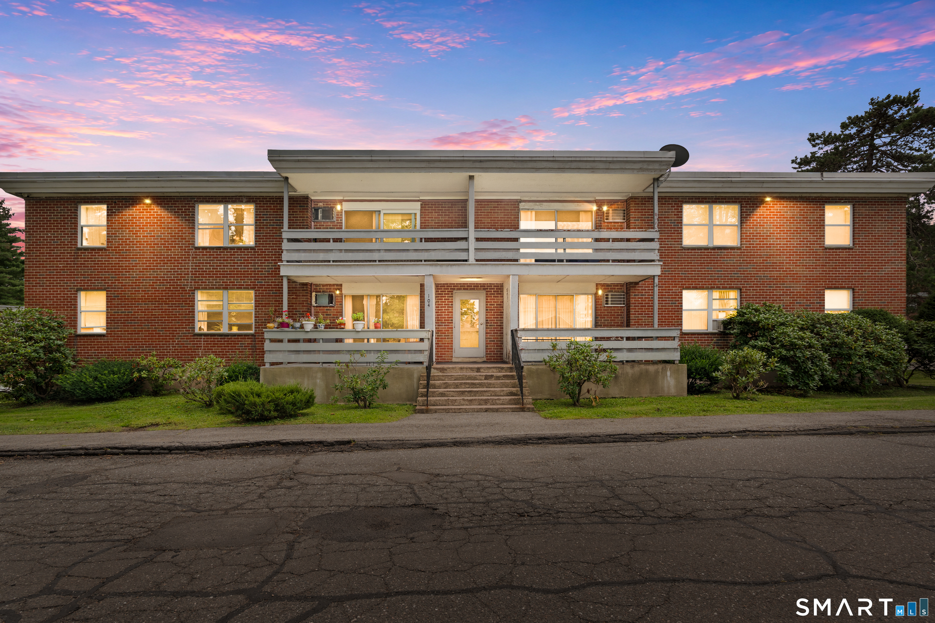 104 Oakwood Avenue B7