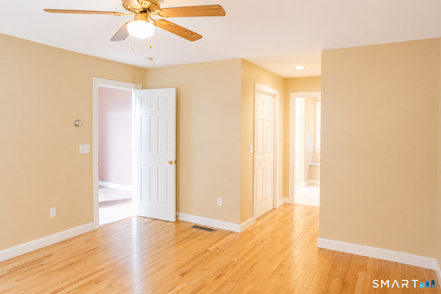 46 Washington Drive photo 16